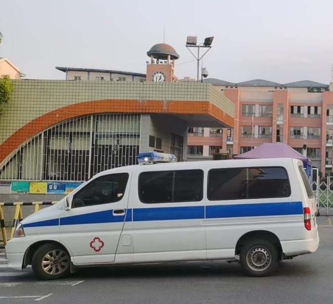 庐阳救护车出租护送骨折病人一公里多少钱